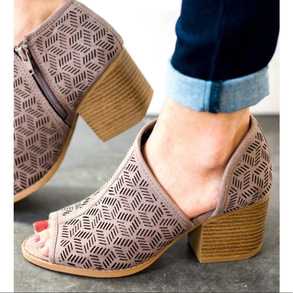 🌸HP🌸Open Toe Side Cut-Out Booties - Picture 3 of 8